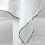 ARVO Mantel blanco con borde de olivo