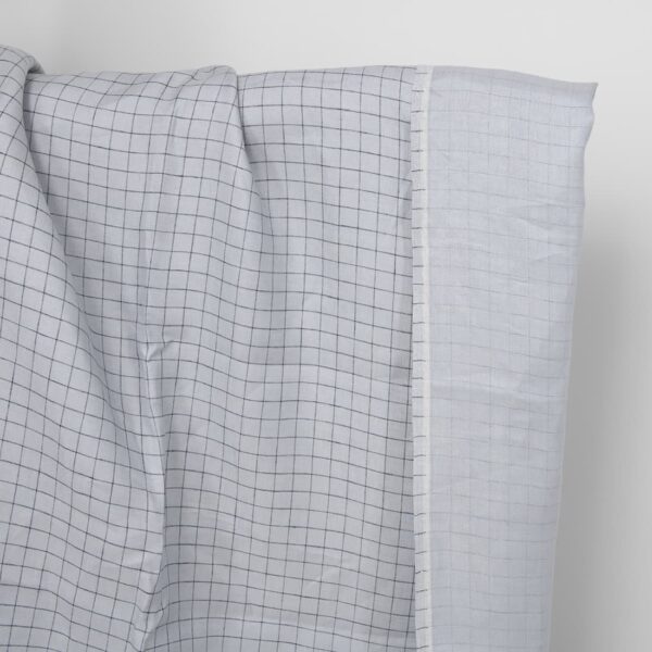 Tejido de lino doble cara gris claro con cuadros azules
