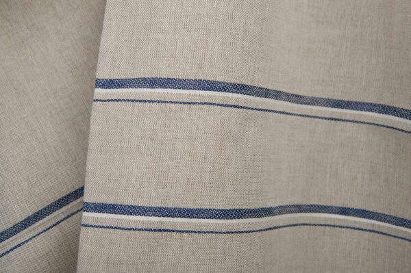 Tejido de lino y algodón gris con rayas azules