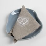 HARTY Servilleta natural con bordado blanco