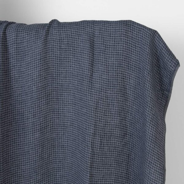 Tela de lino azul oscuro y gris diamantes lavados