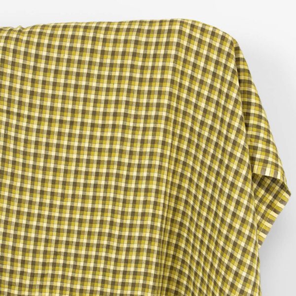 Tejido de lino amarillo a cuadros verdes, lavado